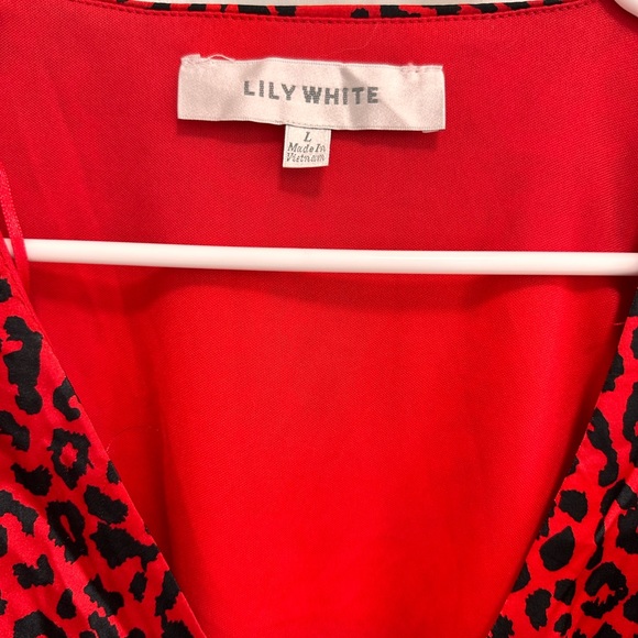 Lily White red cheetah print wrap top size Large - Picture 3 of 3